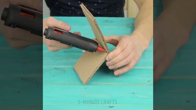 12 КРЕАТИВНЫХ ИДЕЙ ИЗ КАРТОНА СВОИМИ РУКАМИ смотреть онлайн