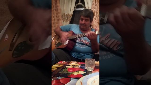 🤔 а это кто поет может послушайте смотреть онлайн