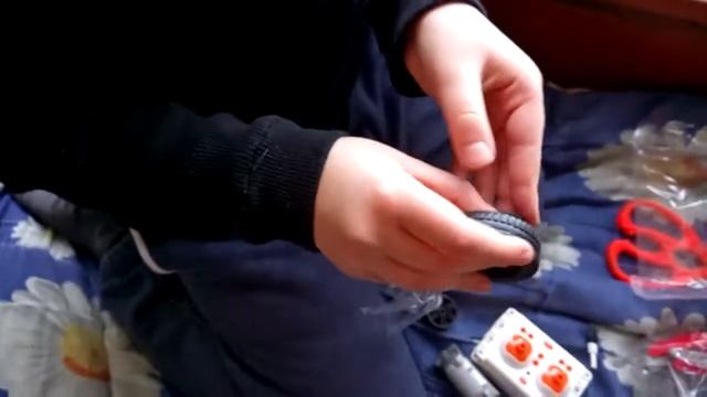 Данил и Жорик собирают конструктор смотреть онлайн