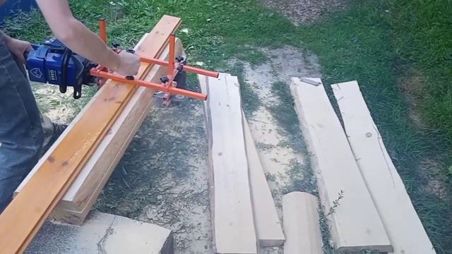 Распил сухого бревна вдоль мини пилорамой ПРМ-2, бензопила G440 Holzfforma. смотреть онлайн