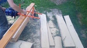Распил сухого бревна вдоль мини пилорамой ПРМ-2, бензопила G440 Holzfforma.