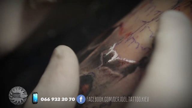 Процес нанесення татуювання в Der Igel Tattoo Studio в Києві смотреть онлайн