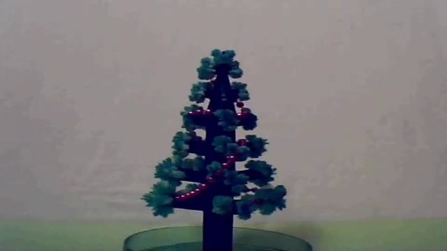 Christmas Tree -- growing crystals timelapse animation смотреть онлайн