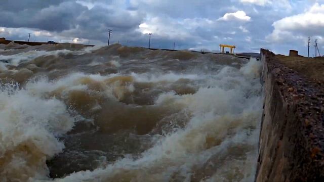 Сброс воды на Нугушском вдхр. 23.04.2020 смотреть онлайн