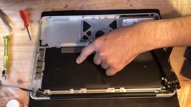Нет подсветки клавиатуры MacBook Pro 13” Early 2011 A1278 смотреть онлайн