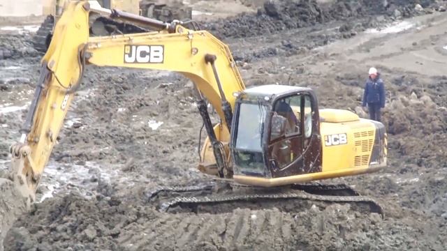 Территория Парка Победы напоминает место военных действий смотреть онлайн