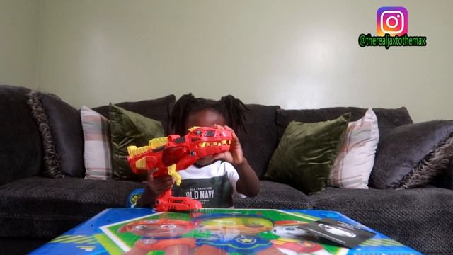 DinoBlaster 2 in 1 Transforming Dinosaur Toy Gun Unboxing смотреть онлайн