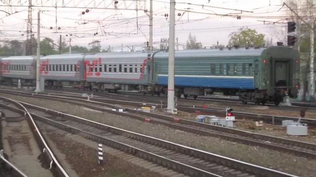 Электровоз ЧС7-020 с поездом№140М Брянск-Санкт Петербург станция Нара 13.05.2017 смотреть онлайн