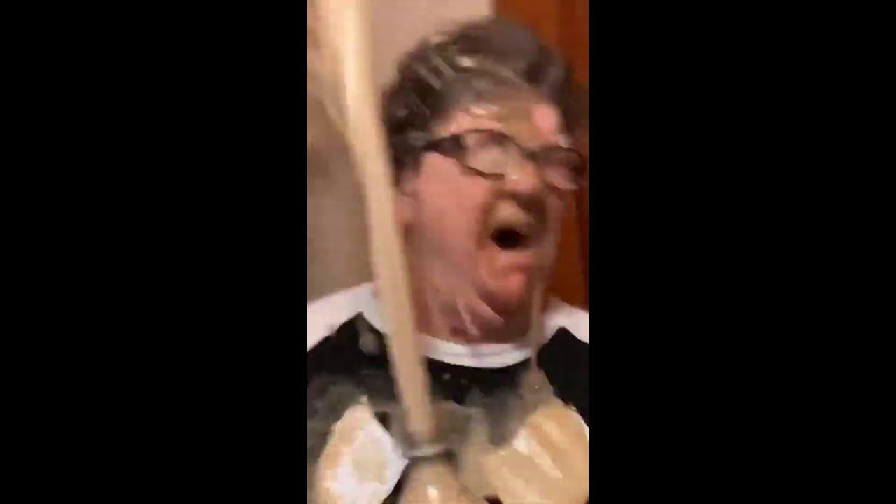 Злая Бабка - Кока-Колла+Ментос [Angry Grandma РУССКАЯ ОЗВУЧКА] YouTube #Shorts смотреть онлайн