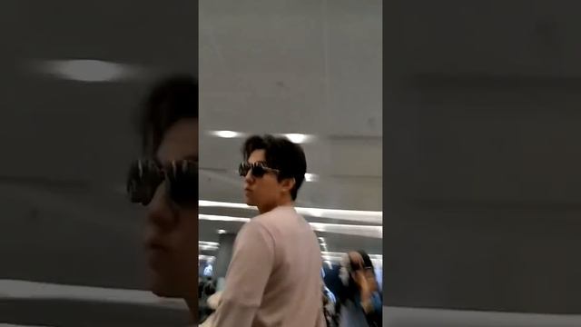 迪玛希Dimash, [20200116] At Shanghai airport（From Shanghai to Beijing ） смотреть онлайн