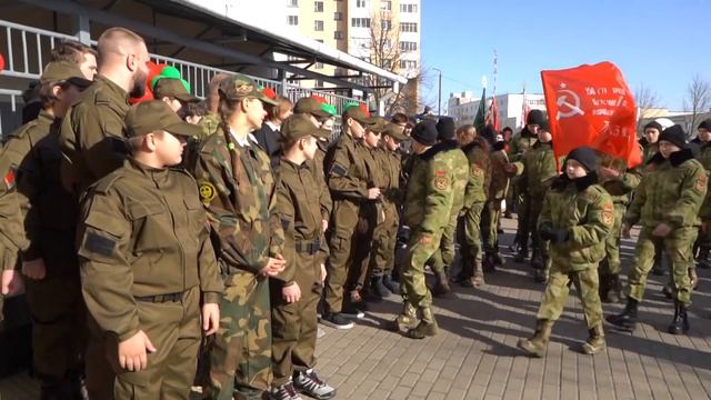В Солигорске прошло открытие военно-патриотического клуба «Родник» смотреть онлайн