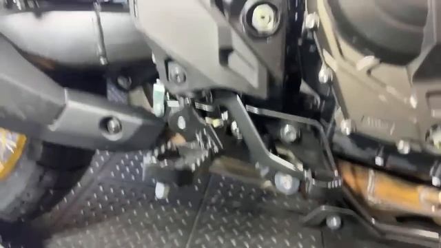 Suzuki V-Strom 800DE air filter reveal! How easy is it to clean or replace?