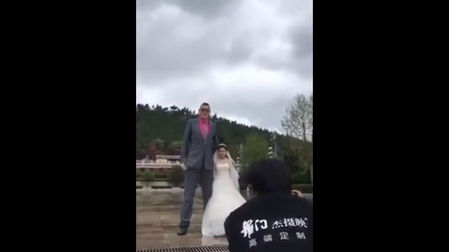 Огромный жених и половина невесты смотреть онлайн