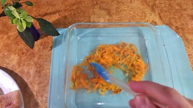 Как приготовить рыбу минтай запеченый с овощами и сыром. Простой рецепт. Невероятно вкусное блюдо! смотреть онлайн