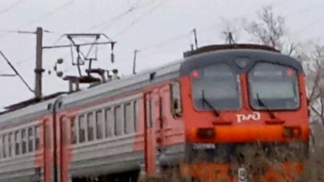 ЭД9М опять незнамо откуда но точно до Оренбурга смотреть онлайн