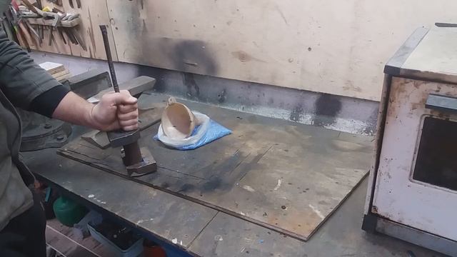 ?ПРИСПОСОБЛЕНИЕ ДЛЯ ИЗГОТОВЛЕНИЯ ПЛАСТИКОВЫХ РУКОЯТОК  ИЗ КРЫШЕК СВОИМИ РУКАМИ | DIY | HDPE?