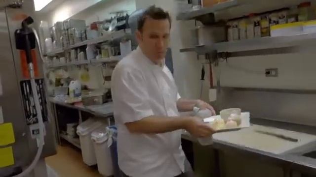 Secrets Of Restaurant Chefs: How To Make Crispy Salmon At Home