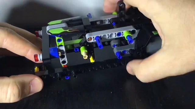 LEGO Technic Monster Jam Grave Digger Time Lapse Build смотреть онлайн