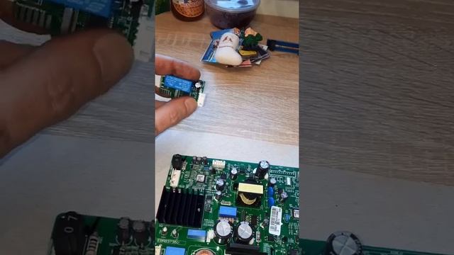 Холодильник LG . Переделка с инверторного компрессора на обычный в Архангельске. смотреть онлайн