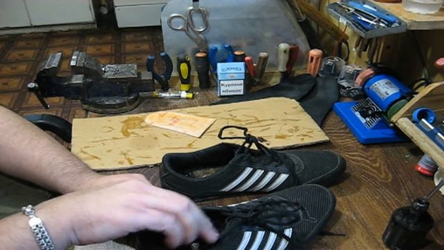 Как отремонтировать подошву на крассовках! shoe Repair смотреть онлайн