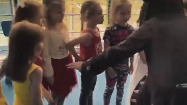 Аниматор на праздник смотреть онлайн