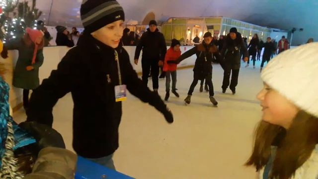 Каток "Умка" в Одессе_ Маргарита и Артем жгут))))))))))))))))4 смотреть онлайн