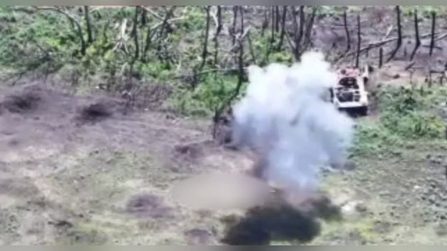 Наш боец выстоял в схватке с вражескими FPV-дронами. смотреть онлайн