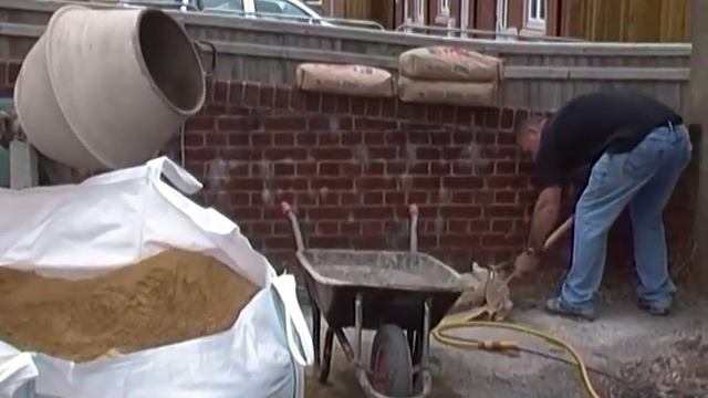How to Mix Cement and Concrete with a Cement Mixer смотреть онлайн