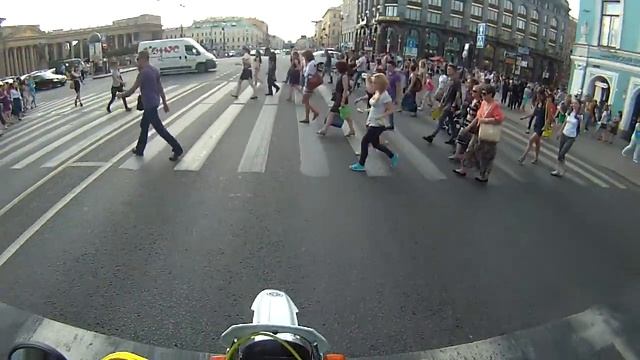 Скучная езда по центру Питера смотреть онлайн