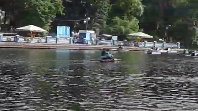 Пруд в ЦПКиО им. Горького. Москва смотреть онлайн