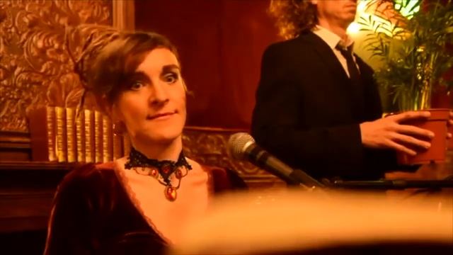 ?Trumpet Studio #39?Burlesque? Josue Garcia Trumpet studio ?Tapisserie - Décoration-PLANET VELCRO? смотреть онлайн