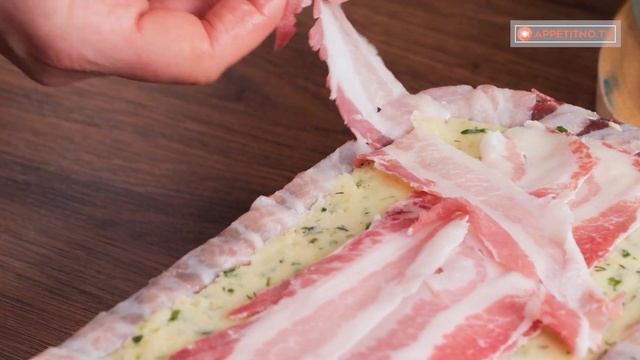 Вы даже не представляете, что можно приготовить из бекона и соленых огурцов - сказка! смотреть онлайн