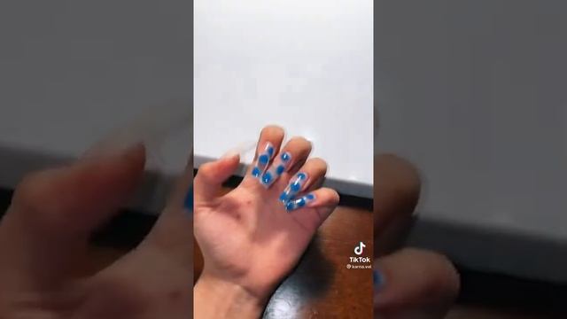 Валя Карнавал сделала маникюр смотреть онлайн