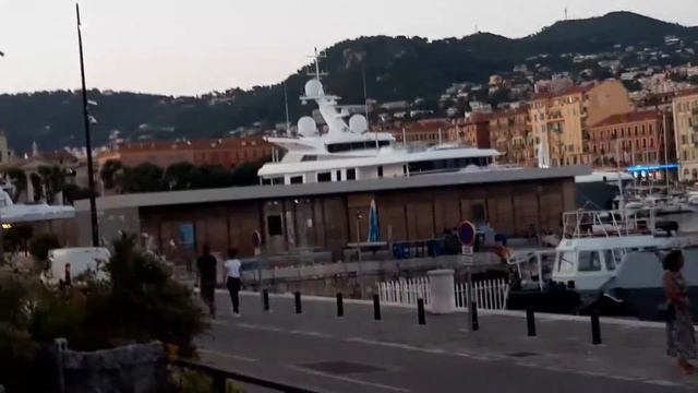 Прогулка в морском порту. Город Ницца на Лазурном берегу Франции (7.07. 2020) смотреть онлайн