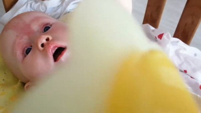 Вика Мак 7,5 мес лезут верхние зубки