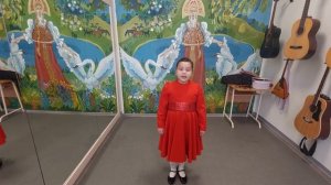 «Мамины глаза» исполняет Вахитова Дана Вячеславовна .