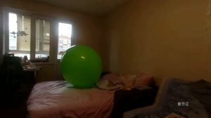 Лопнул огромный шарик.