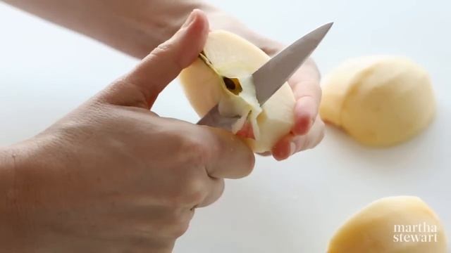 How to Core an Apple - Martha Stewart смотреть онлайн