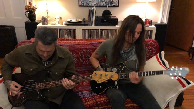 Couch Riffs : ALWAYS ON THE RUN by Lenny Kravitz featuring DAVE RUDE of Tesla смотреть онлайн