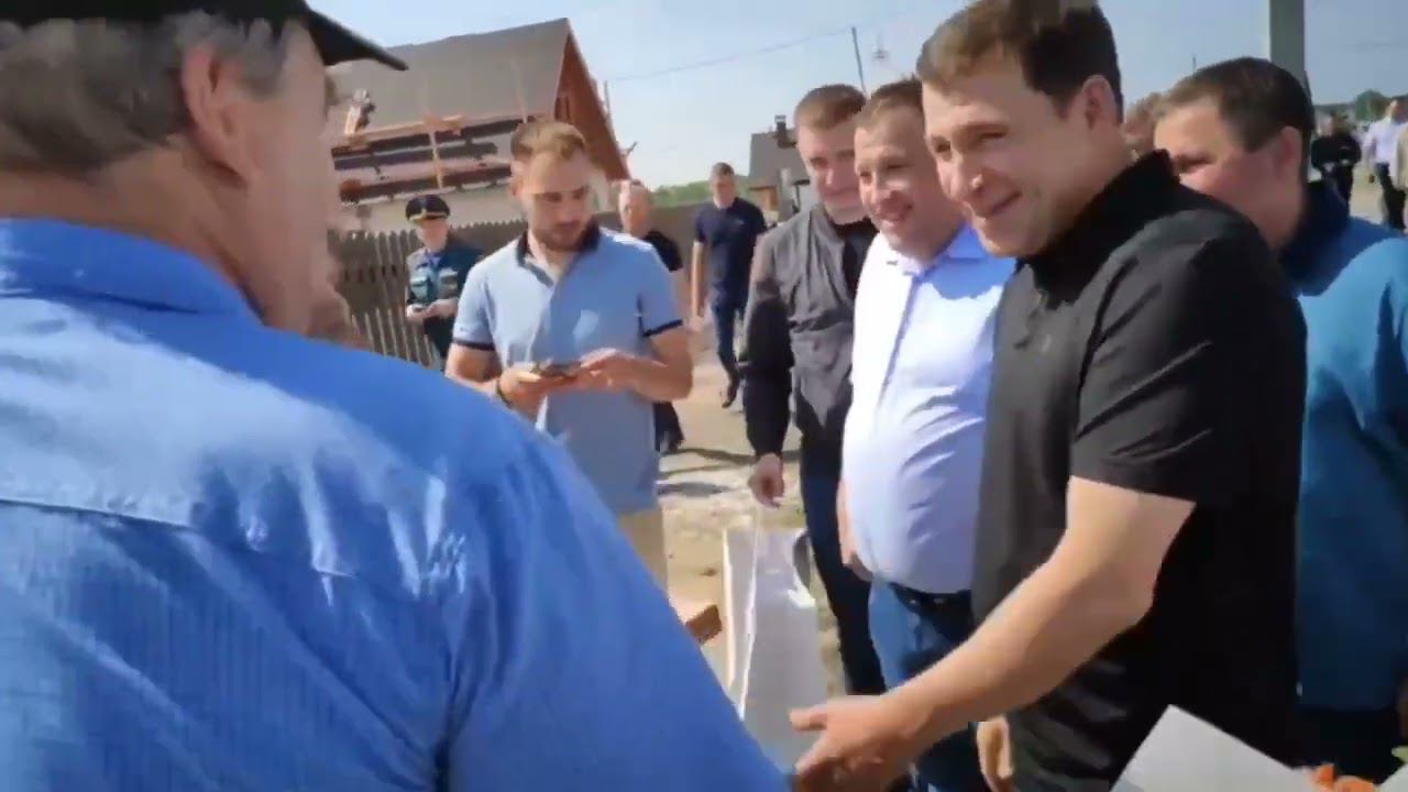 Губернатор вручил погорельцам первые ключи от трех новых индивидуальных домов смотреть онлайн