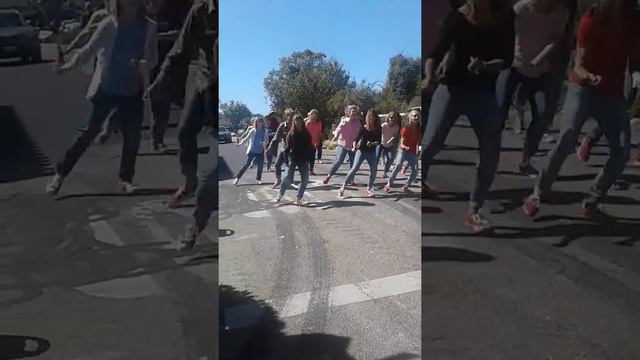 Flashmob in Cambria California смотреть онлайн