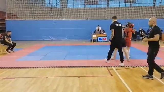 Ануш Ермоленко вырубает соперницу. Соревнования по рукопашке в Краснодаре 29.11.2020 г смотреть онлайн