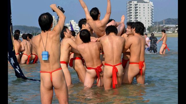 COLD SEA WATER BATHING NAKED WEARING ONLY AKAFUN (red fundoshi) смотреть онлайн