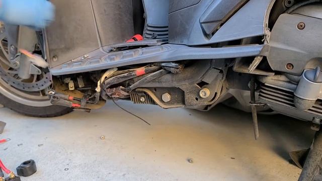 aprilia sportcity 250 starter relay replacement смотреть онлайн