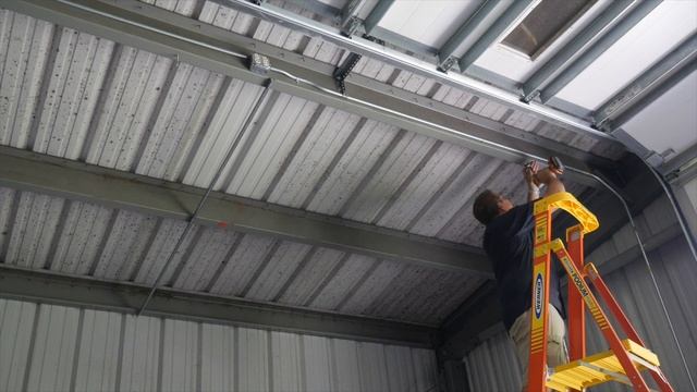 How To Install LED Shop Lights from Omni-Ray Lighting [10,000 LUMENS] смотреть онлайн