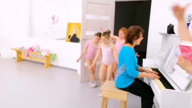 Урок классического танца . Возраст 7-8 лет смотреть онлайн