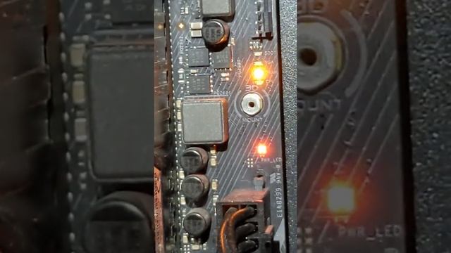 Комп не загружается, нет изображения / Индикаторы CPU, DRAM на материнской плате [Слетел BIOS] смотреть онлайн