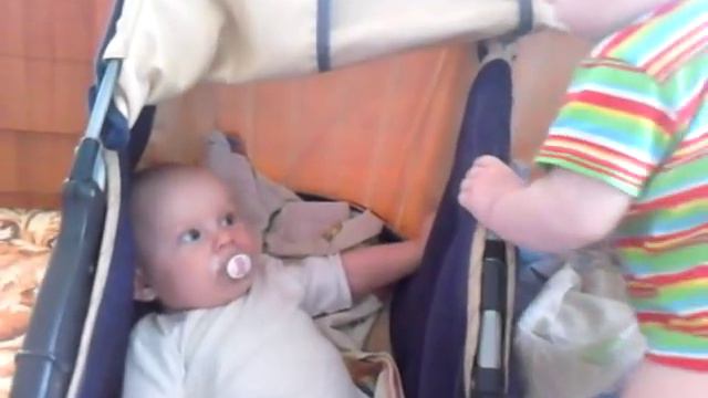 Ухахошечки(двойняшки 8 месяцев) смотреть онлайн