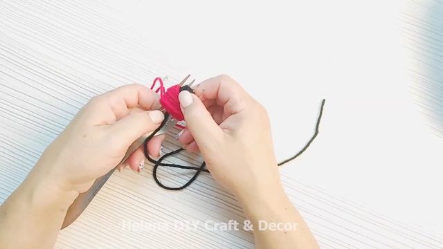 Amazing Woolen Ladybug Making | Hand Embroidery Trick | Милые Божьи коровки из ниток на вилке смотреть онлайн