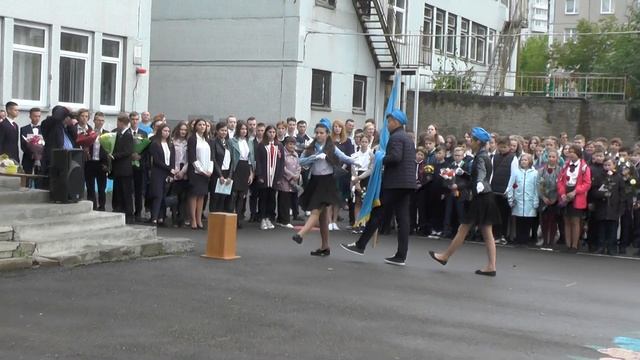 Лицей 1 Красноярск линейка вынос знамени смотреть онлайн